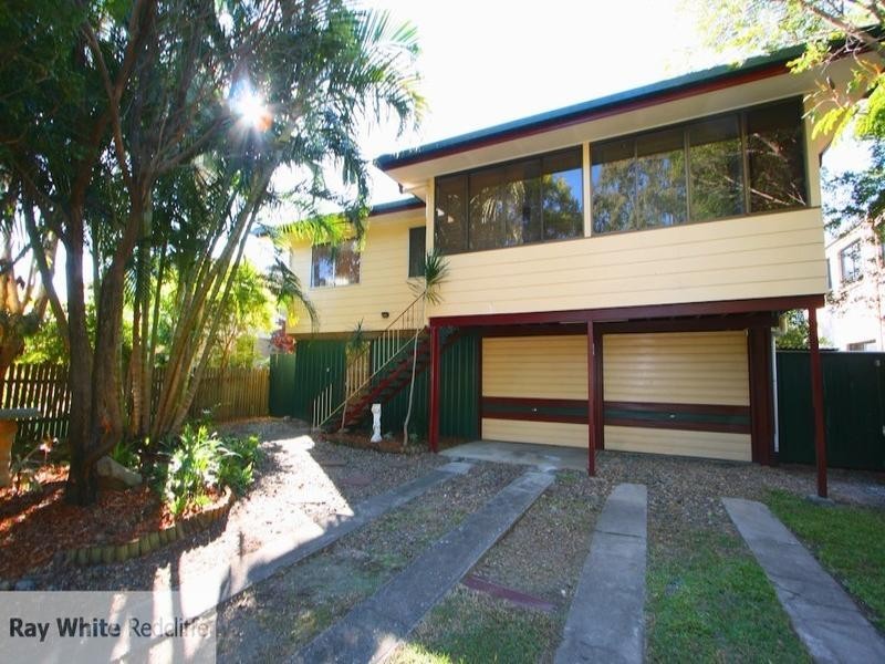 32 Grace Street, Scarborough QLD 4020