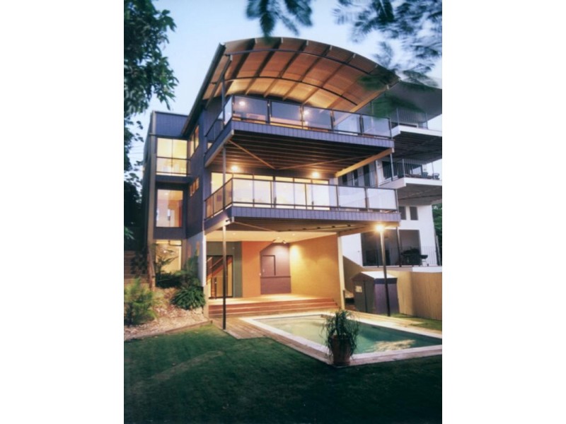 4 Fourth Avenue, Scarborough QLD 4020