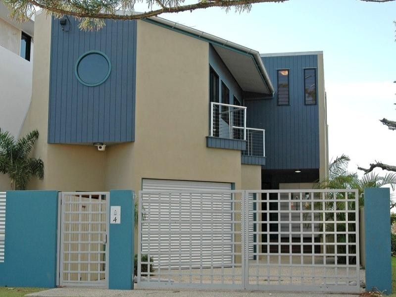 4 Fourth Avenue, Scarborough QLD 4020