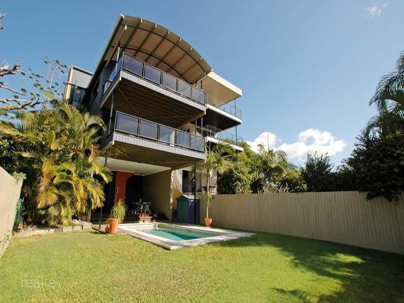 4 Fourth Avenue, Scarborough QLD 4020