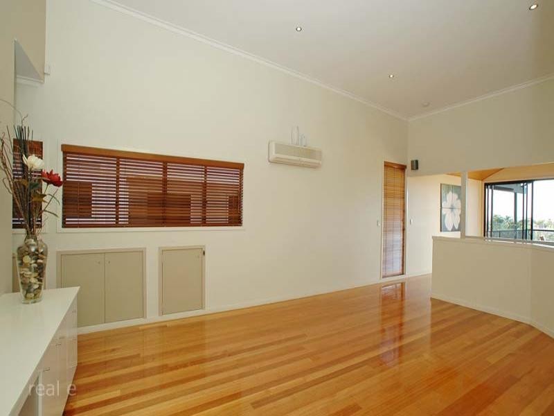 4 Fourth Avenue, Scarborough QLD 4020