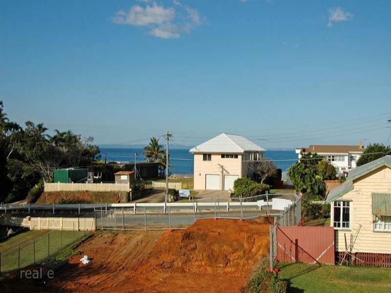 4 Fourth Avenue, Scarborough QLD 4020