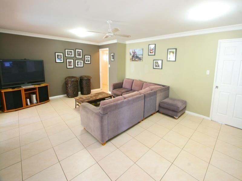 15 Sandwell Crescent, Kippa-ring QLD 4021