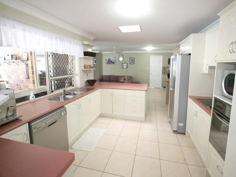 15 Sandwell Crescent, Kippa-ring QLD 4021