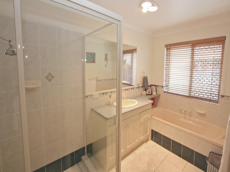 15 Sandwell Crescent, Kippa-ring QLD 4021