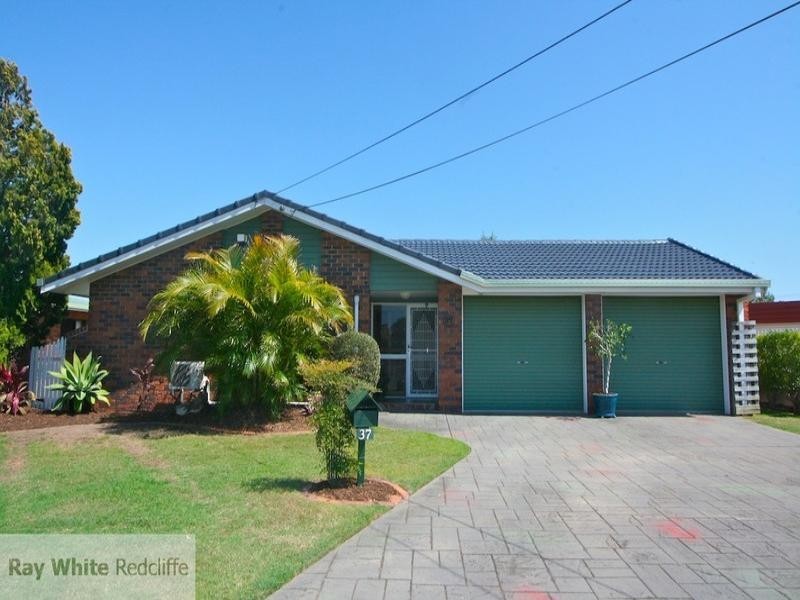 37 Oyster Point Esplanade, Scarborough QLD 4020
