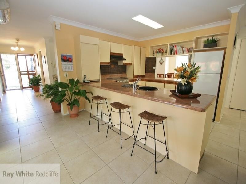 37 Oyster Point Esplanade, Scarborough QLD 4020