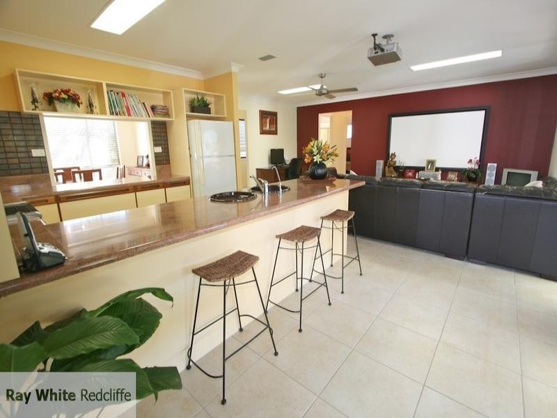 37 Oyster Point Esplanade, Scarborough QLD 4020