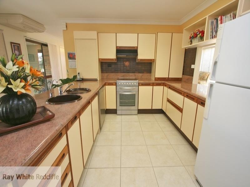 37 Oyster Point Esplanade, Scarborough QLD 4020
