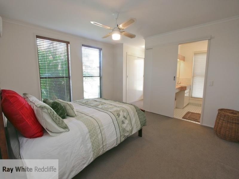 37 Oyster Point Esplanade, Scarborough QLD 4020