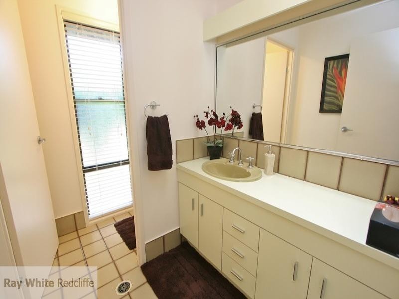 37 Oyster Point Esplanade, Scarborough QLD 4020