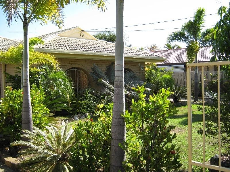 19 La Salle Drive, Scarborough QLD 4020