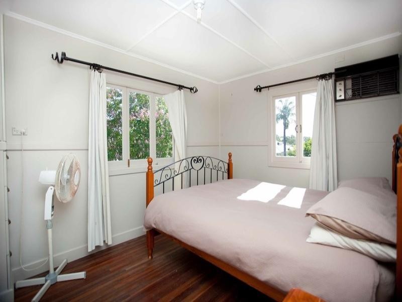 14a Palmtree Avenue, Scarborough QLD 4020