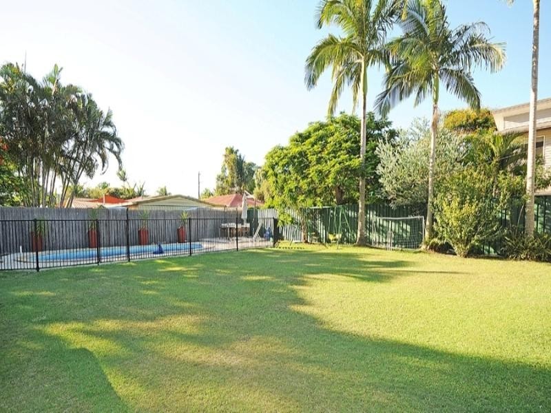 13 Grace Street, Scarborough QLD 4020