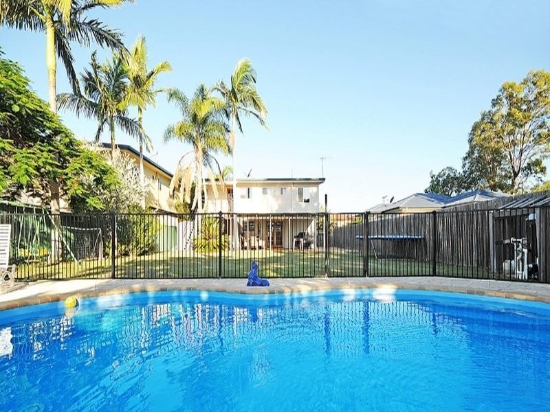 13 Grace Street, Scarborough QLD 4020