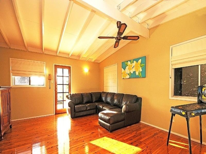 13 Grace Street, Scarborough QLD 4020