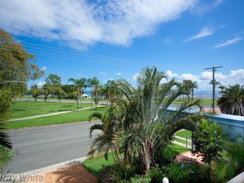 22 Oyster Point Esplanade, Scarborough QLD 4020