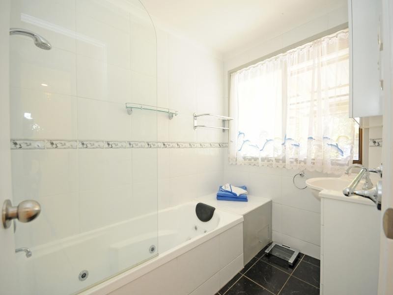 5 Streeton Court, Rothwell QLD 4022