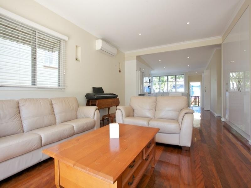 7 Anderson Street, Scarborough QLD 4020