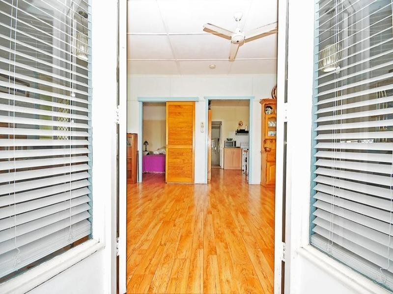 70 King Street, Woody Point QLD 4019