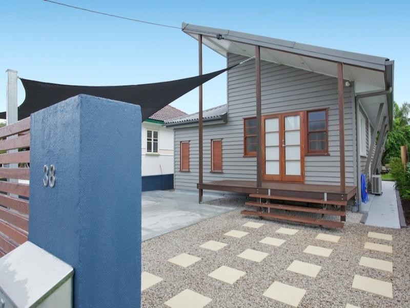 38 King Street, Woody Point QLD 4019