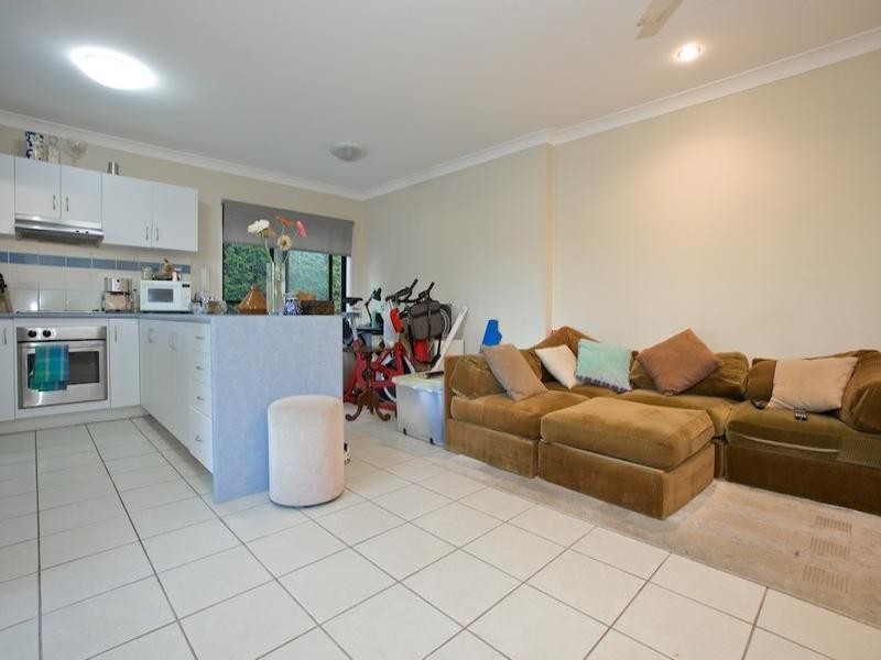 2/19 Downs Street, Redcliffe QLD 4020