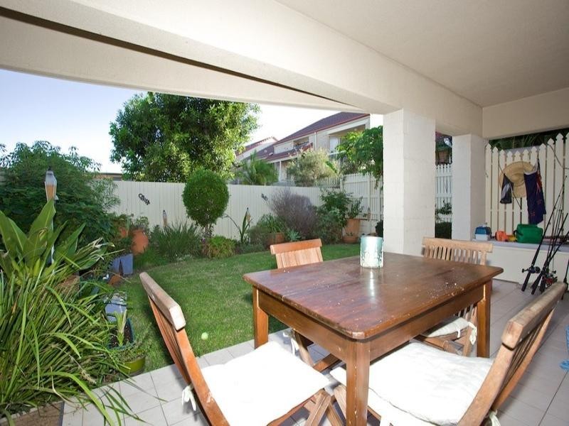 2/19 Downs Street, Redcliffe QLD 4020