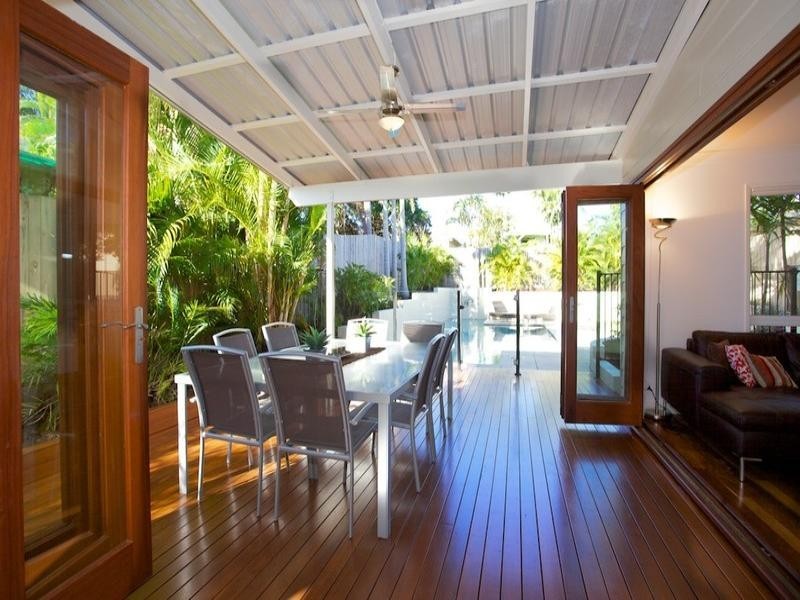 10 Palmtree Avenue, Scarborough QLD 4020