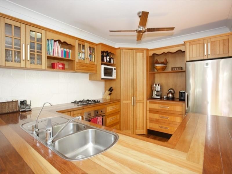 10 Palmtree Avenue, Scarborough QLD 4020