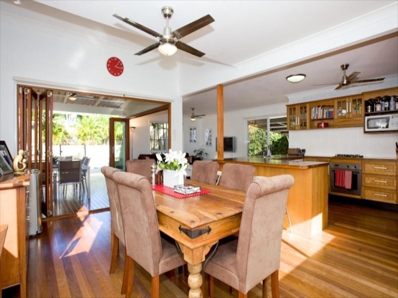 10 Palmtree Avenue, Scarborough QLD 4020