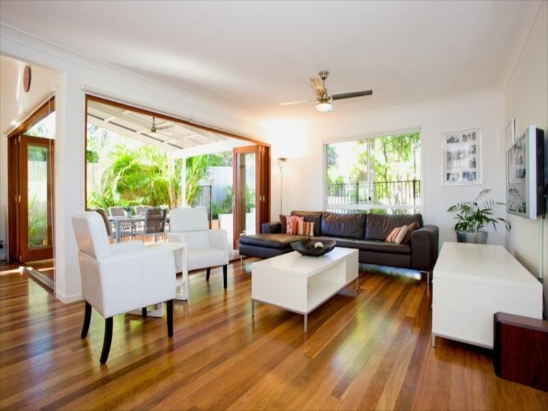 10 Palmtree Avenue, Scarborough QLD 4020