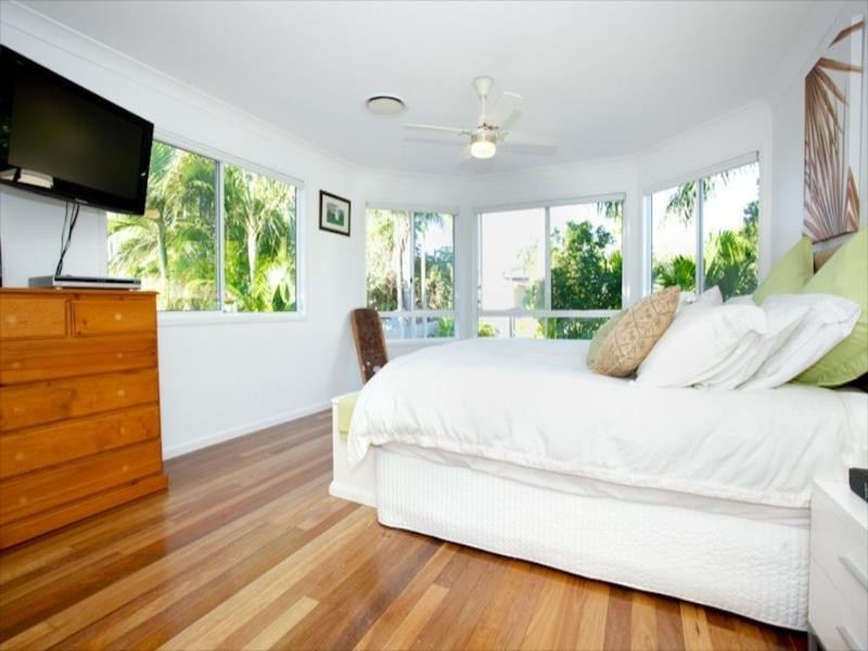 10 Palmtree Avenue, Scarborough QLD 4020