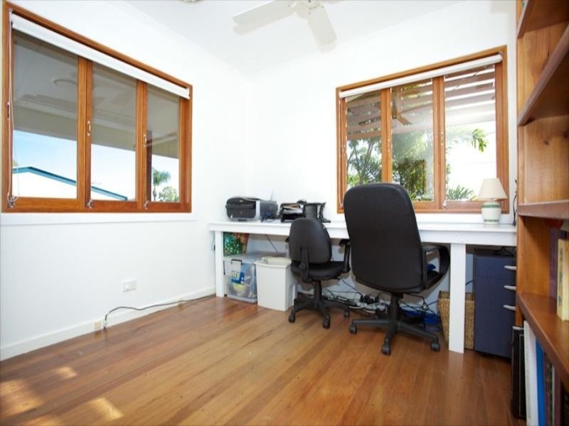 10 Palmtree Avenue, Scarborough QLD 4020