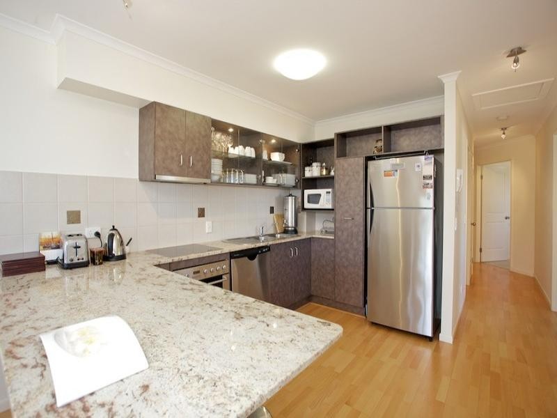 8/82 Oxley Avenue, Woody Point QLD 4019