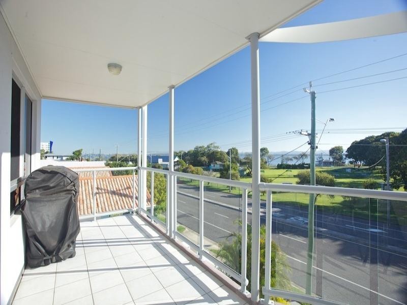 8/82 Oxley Avenue, Woody Point QLD 4019