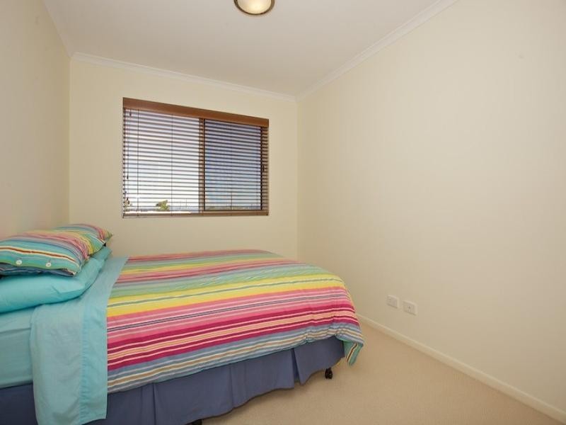 8/82 Oxley Avenue, Woody Point QLD 4019