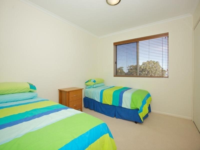 8/82 Oxley Avenue, Woody Point QLD 4019