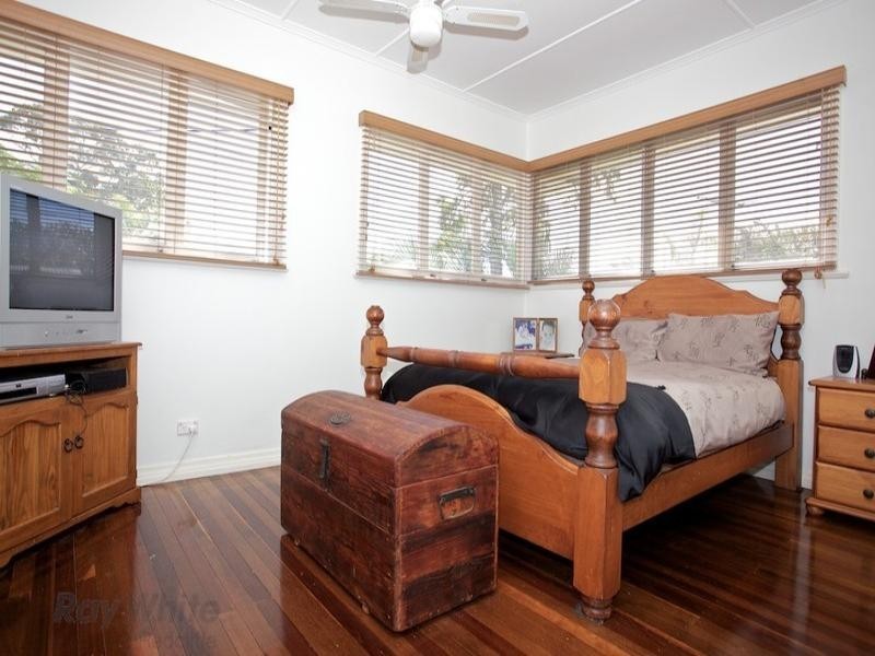 20 Palmtree Avenue, Scarborough QLD 4020