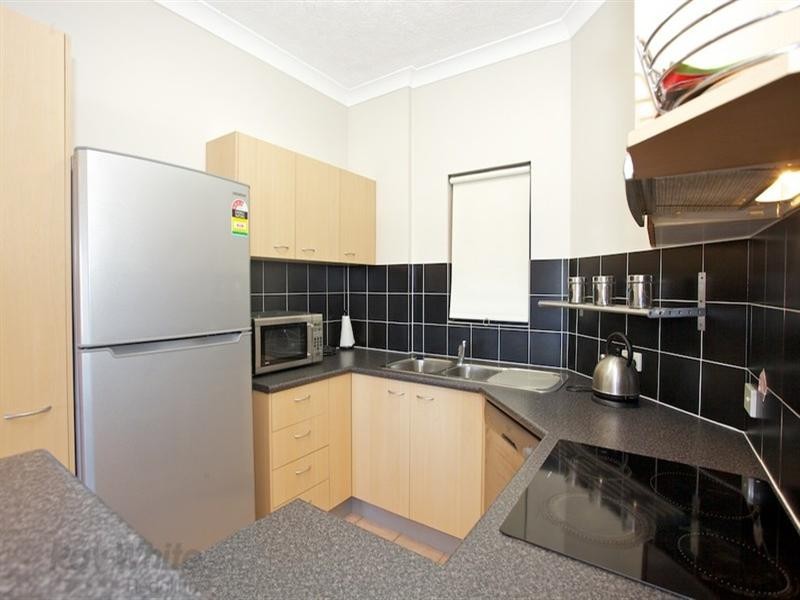 5/11 McNaughton Street, Redcliffe QLD 4020