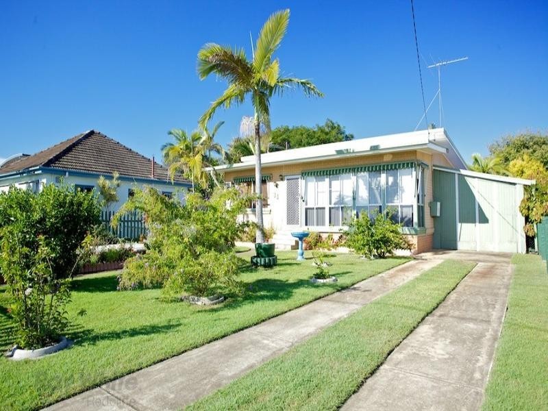 36 Oyster Point Esplanade, Scarborough QLD 4020