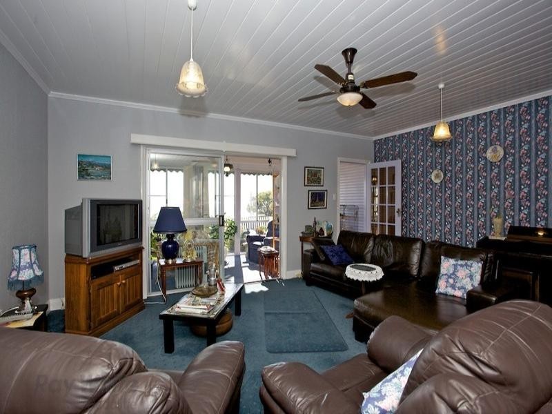 36 Oyster Point Esplanade, Scarborough QLD 4020