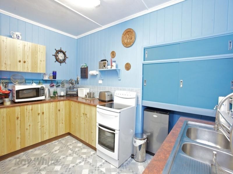 36 Oyster Point Esplanade, Scarborough QLD 4020