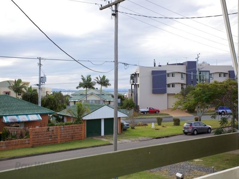 82 Seaville Avenue, Scarborough QLD 4020