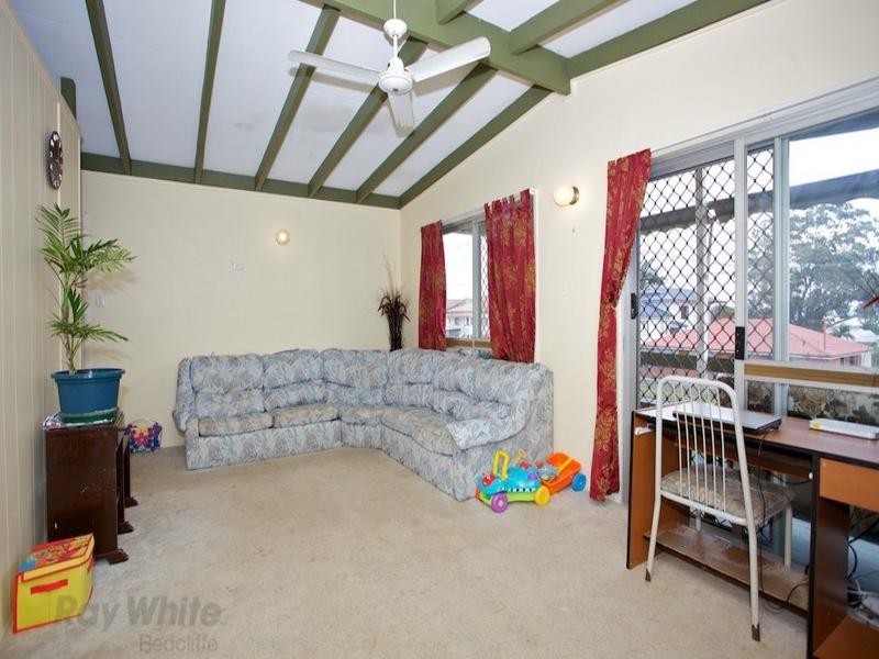 82 Seaville Avenue, Scarborough QLD 4020