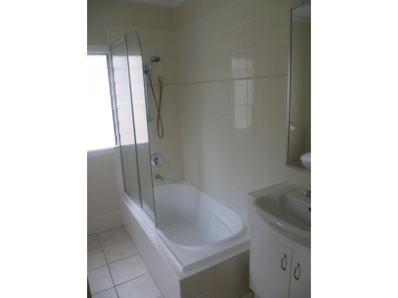 2/390 Oxley Avenue, Redcliffe QLD 4020