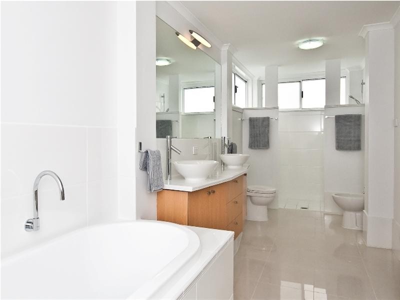 69 Scarborough Road, Redcliffe QLD 4020