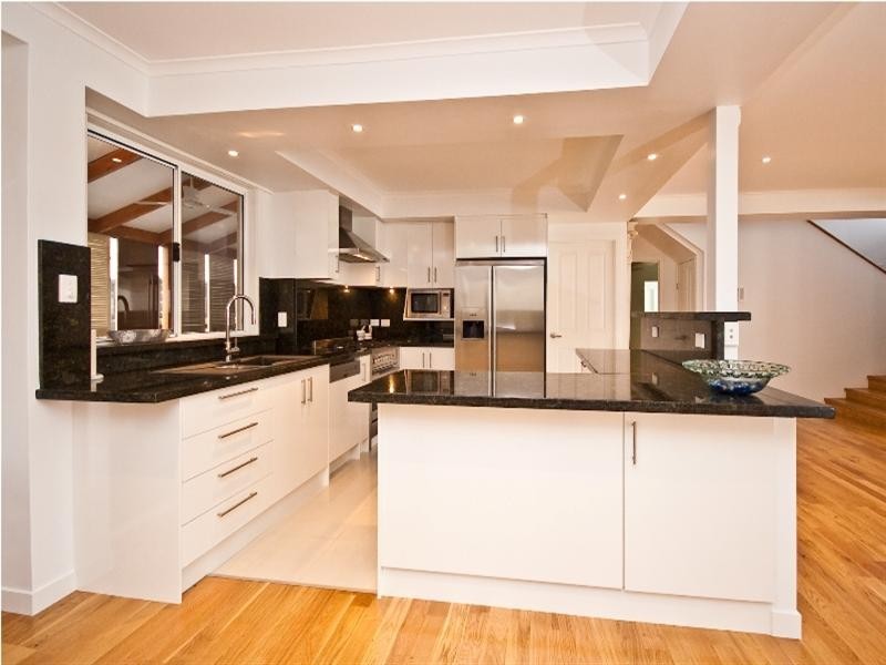 69 Scarborough Road, Redcliffe QLD 4020