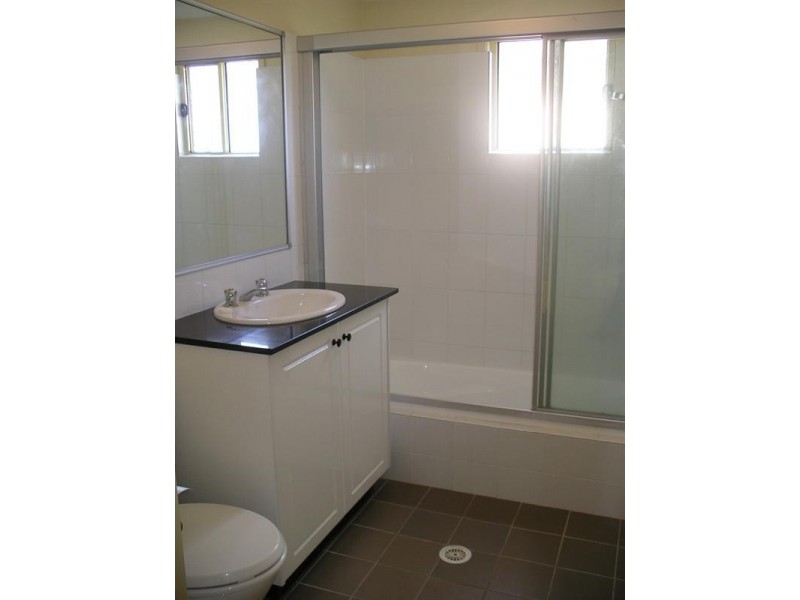 4/36 Silvyn Street, Redcliffe QLD 4020