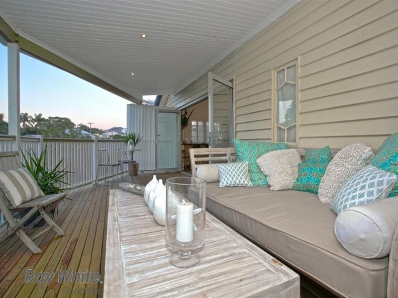 23 Woodcliffe Crescent, Woody Point QLD 4019