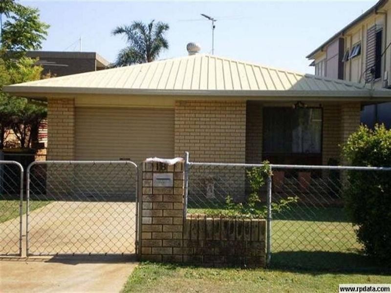 18 Dunns Terrace, Scarborough QLD 4020